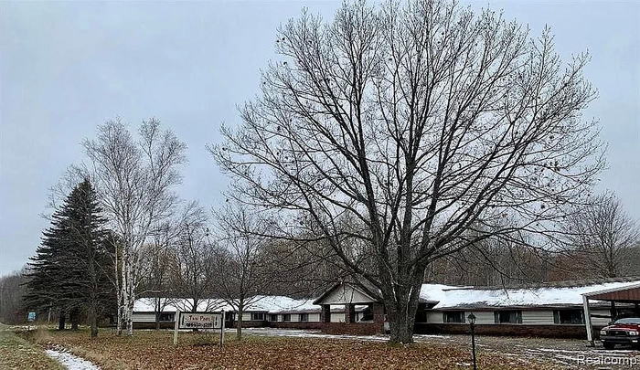 Twin Pines Motel and Apartments (Aloha Motel) - Real Estate Listing (newer photo)